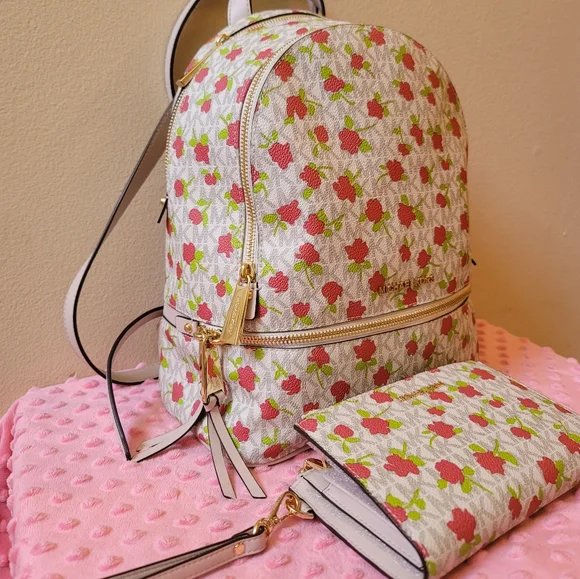 Michael Kors backpack and wallet - Picture 14 of 16